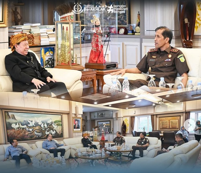 kunjungan Silaturahmi Kajati Jabar dan Ketua Paguyuban Pasundan Perkuat Sinergi Kebudayaan dan Penegakan Hukum