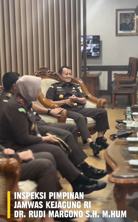 INSPEKSI PIMPINAN JAMWAS KEJAGUNG RI  DR RUDI MARGONO SH MHUM DI KEJAKSAAN TINGGI JAWA TENGAH