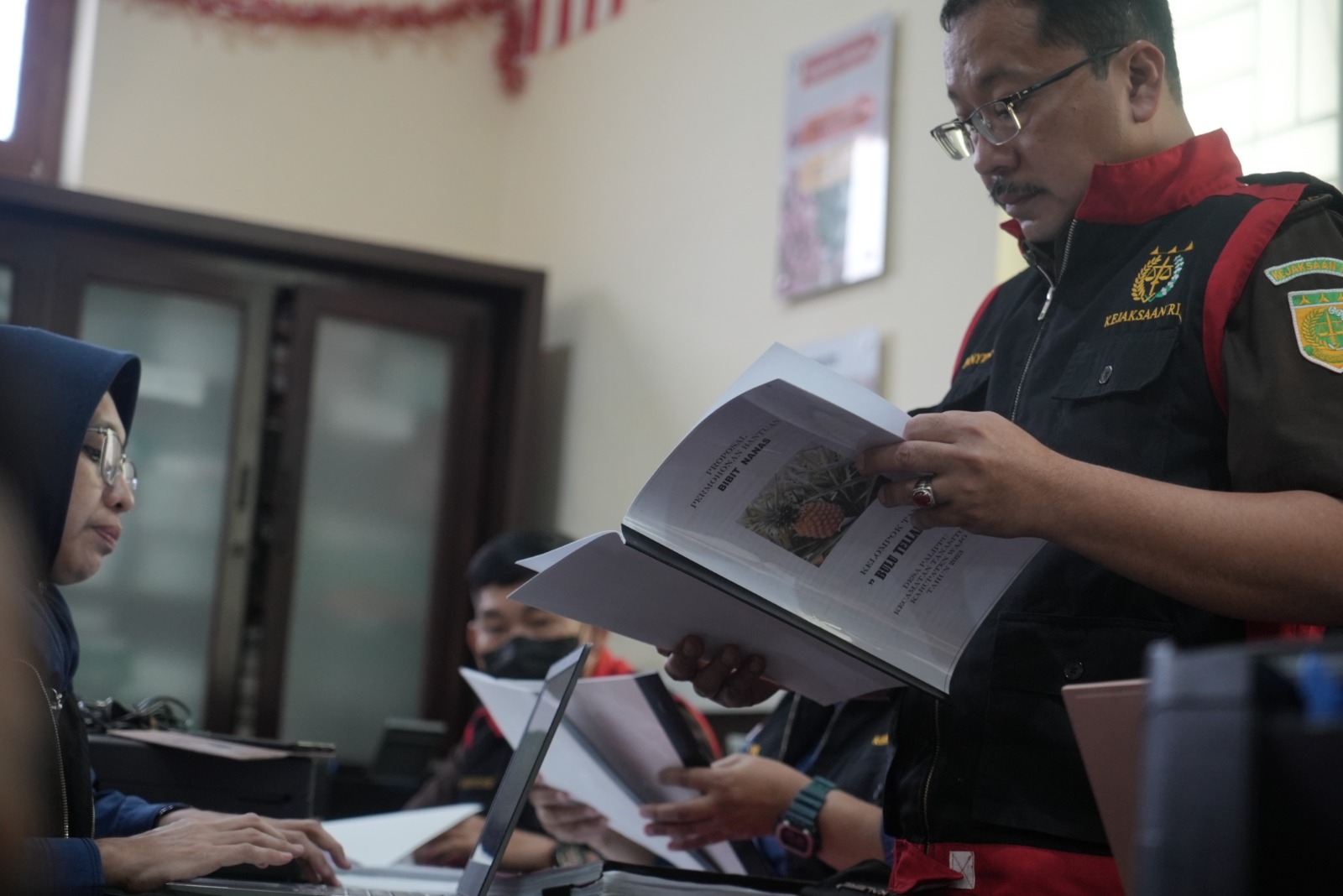 Penyidik Pidsus Kejati Sulsel Geledah 3 Kantor Terkait Dugaan Korupsi Pengadaan Bibit Nanas Rp60 Miliar