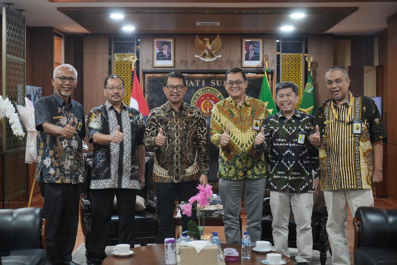 Sinergi Penegakan Hukum Pajak Kajati Sulsel Terima Kunjungan Silaturahmi Kakanwil DJP Sulselbartra