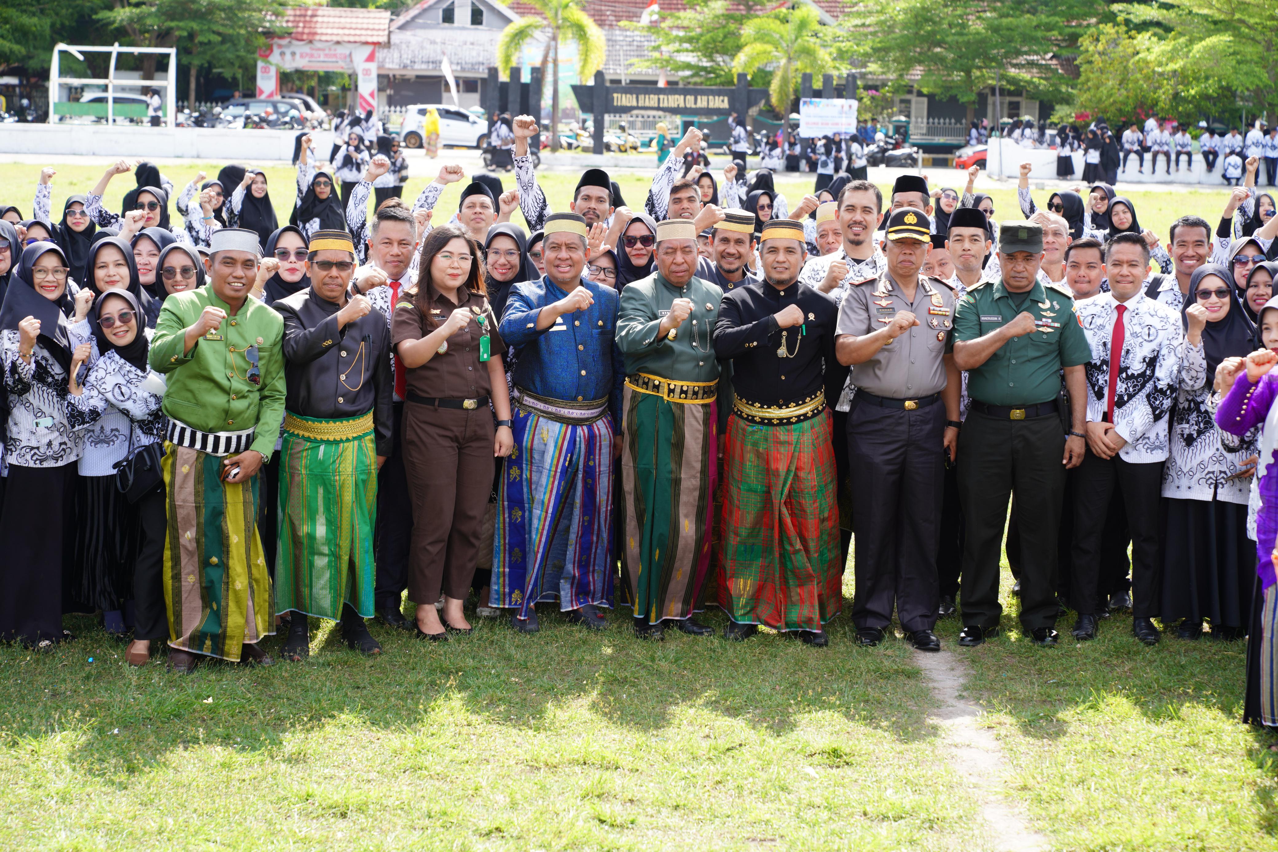 Upacara Peringatan Hari Guru Nasional dan Hari Ulang Tahun Persatuan Guru Republik Indonesia PGRI) ke-80 Kabupaten Kepulauan Selayar