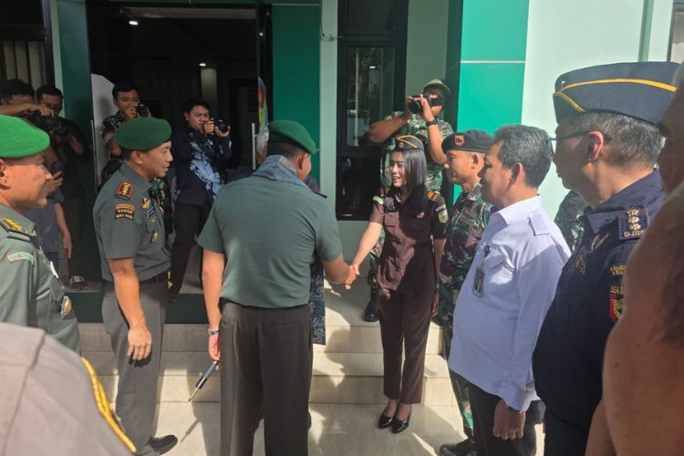 Penyambutan Danrem 052Wkr dalam kunjungan kerja ke Kodim 0506Tgr