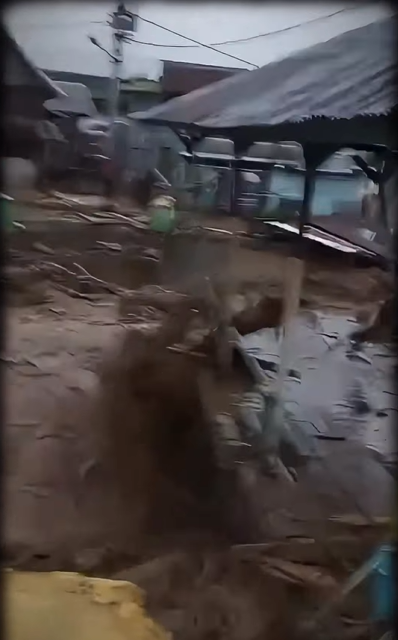 Wakajati Sumbar Meninjau Langsung Banjir Kota Padang