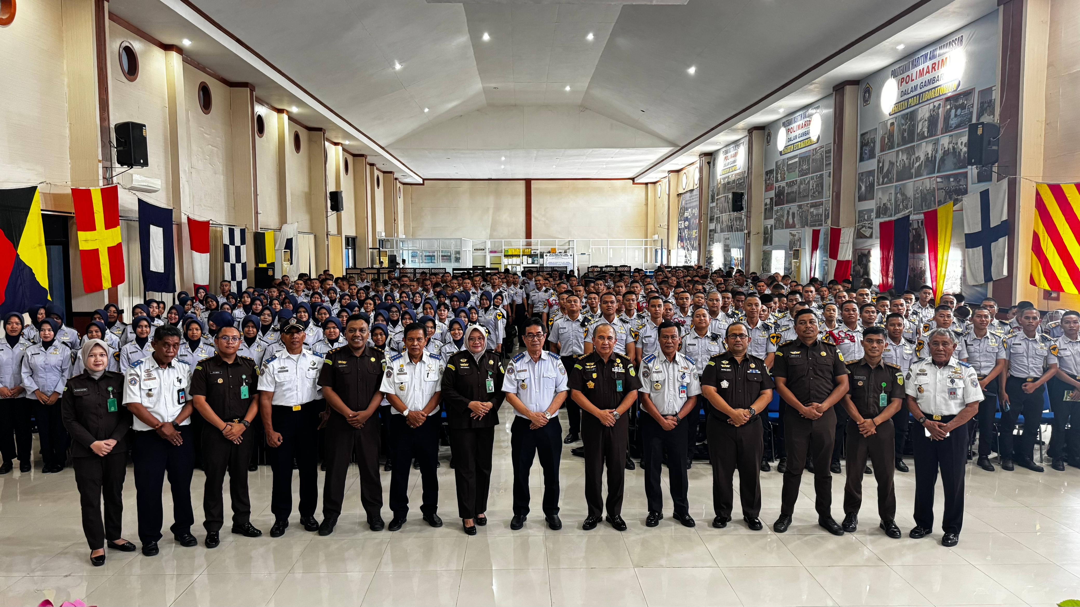 Aspidmil Kejati Sulsel Tanamkan Wawasan Hukum di Polimarim Perkuat Sinergi dengan Dunia Pendidikan