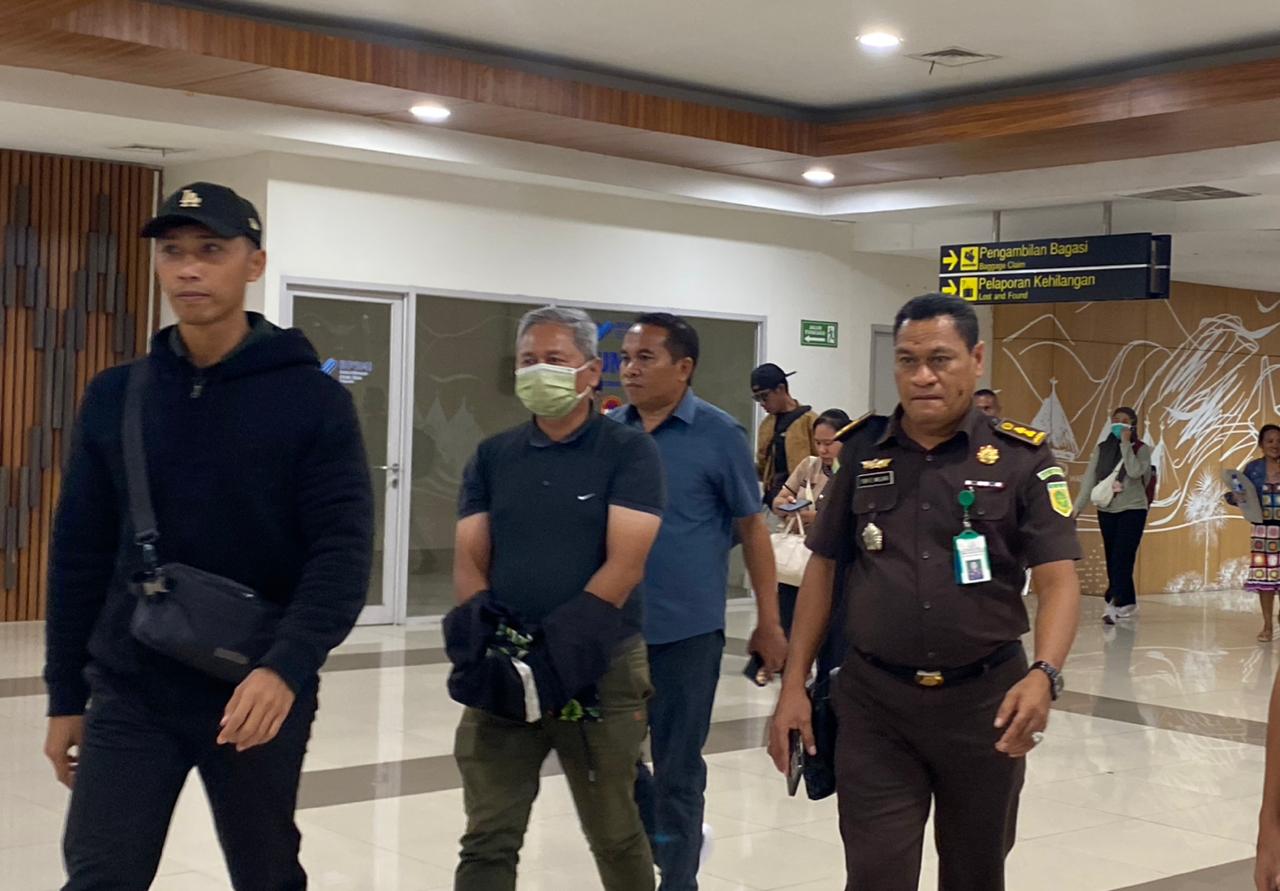 Tim Tabur Kejari Manggarai Amankan DPO Saksi Kasus Korupsi RSUD Ben Mboi Ruteng di Batam Status Kini Ditetapkan Menjadi Tersangka