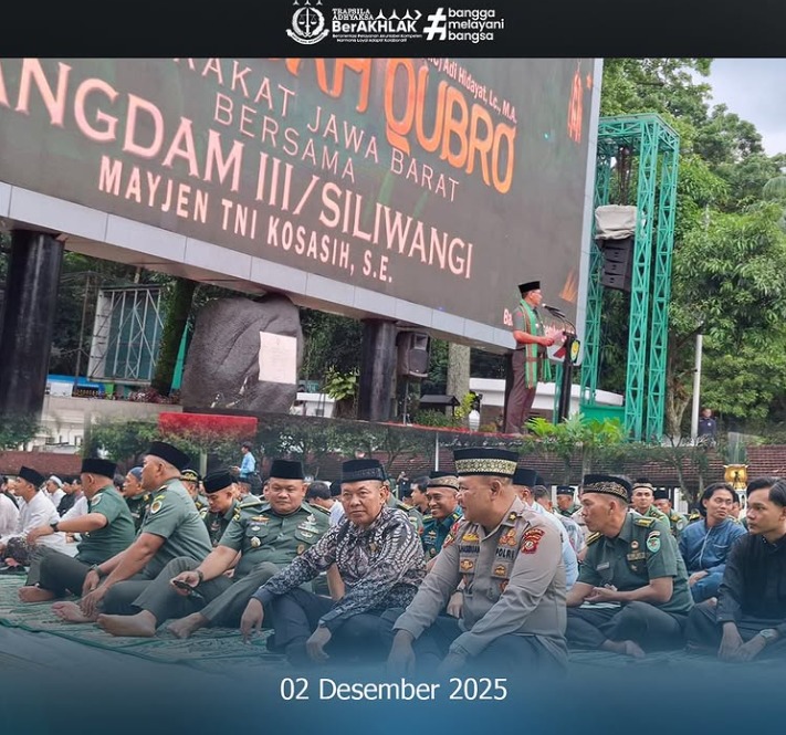 Perkuat Kebersamaan dan Silaturahmi Aspidmil Kejati Jabar menghadiri Istighosah Qubro Masyarakat Jawa Barat yang diselenggarakan bersama Pangdam IIISiliwangi bertempat di Lapangan Prajurit Kodam IIISiliwangi