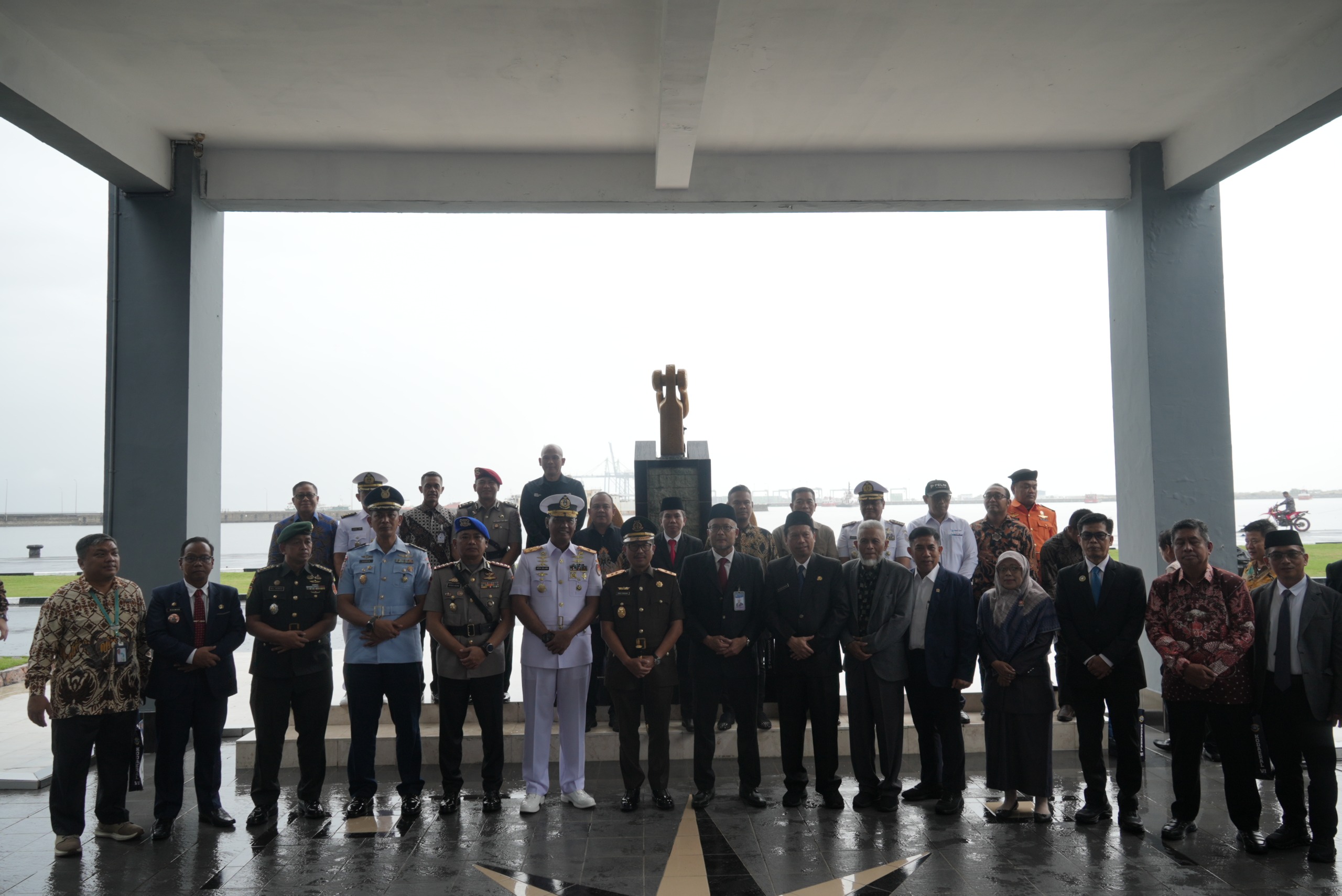 Kajati Sulsel Hadiri Peringatan Hari Armada 2025 Dukung Peran TNI AL Wujudkan Indonesia Emas 2045