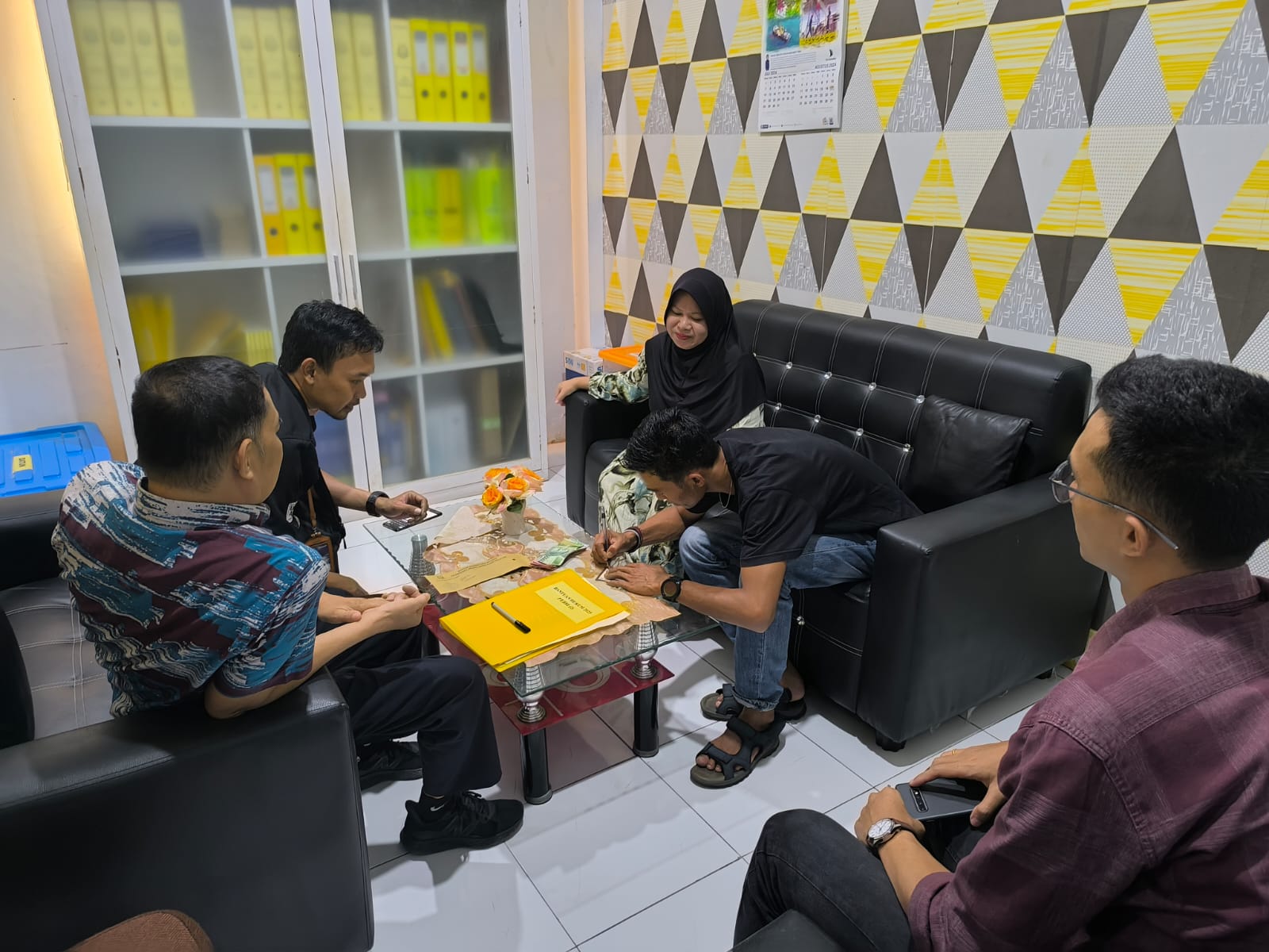 Bidang Perdata dan TUN Bantuan Hukum Jaksa Pengacara Negara Melakukan Negosiasi Terhadap Nasabah BRI