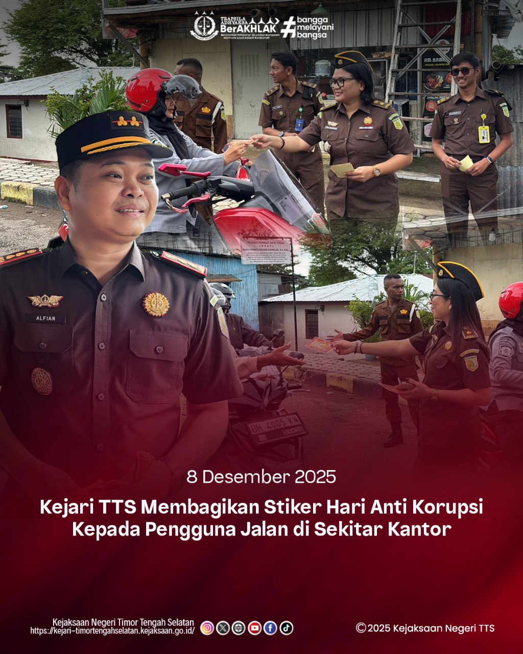 pembagian stiker Anti Korupsi kepada para pengguna jalan di sekitar Kantor Kejari TTS