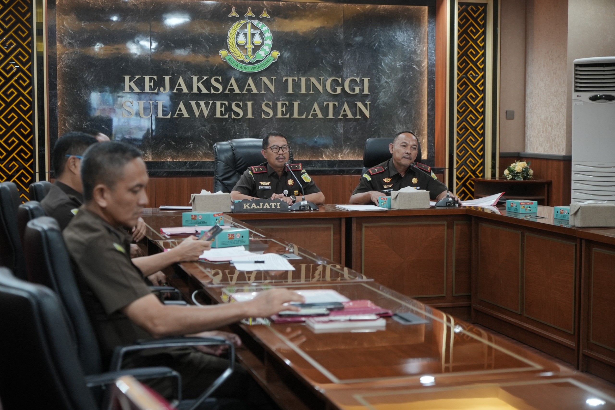 Kejati Sulsel Setujui Restorative Justice Kasus Pengancaman di Luwu Timur Tersangka SR Dikenakan Sanksi Sosial Bersihkan Rumah Ibadah