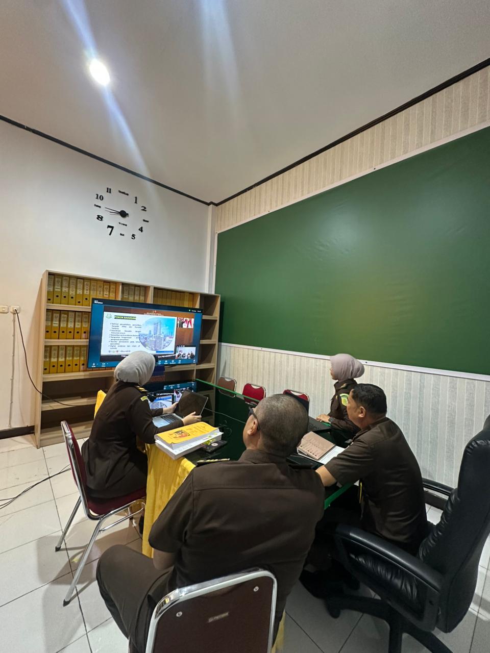 Para Jaksa Kejari Kepulauan Selayar mengikuti Vcon Menyambut Pasca Menyesahan Yang Diselenggarakan Kejati Daerah Khusus Jakarta