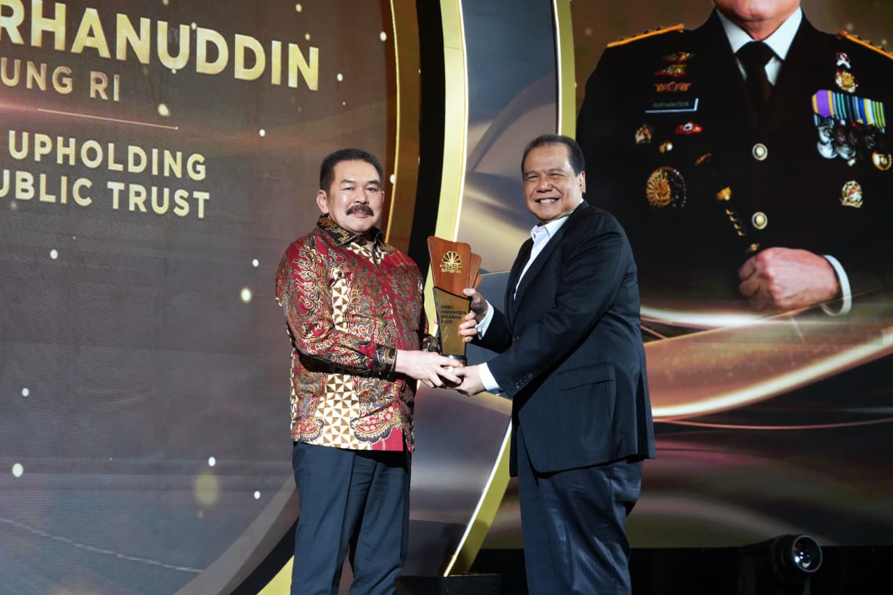 Penghargaan CNBC Indonesia CGC Awards 2025 Dalam Penegakan Hukum dan Meraih Kepercayaan Publik