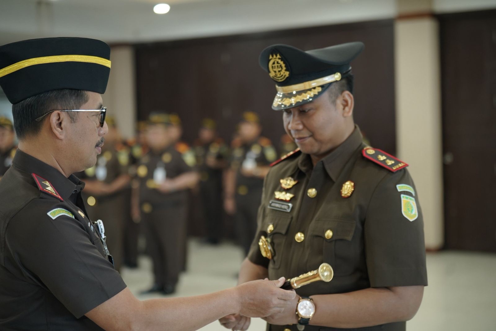 Kajati Sulsel Lantik Asisten Pengawasan Kajari Gowa dan Kajari Jeneponto Tekankan Penegakan Hukum Berintegritas