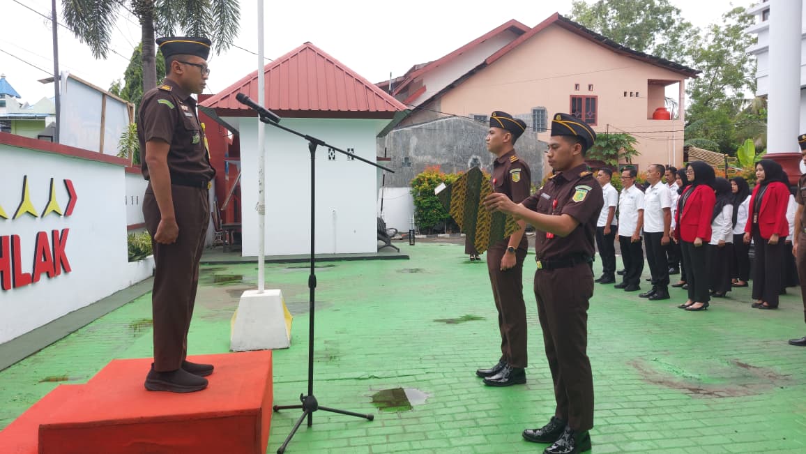 Kasi PAPBB Kejari Kepulauan Selayar Pimpin Apel Pagi Kejaksaan Negeri Kepulauan Selayar