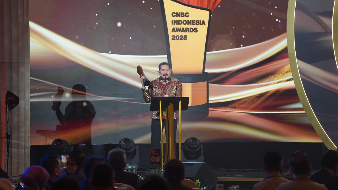 Jaksa Agung ST Burhanuddin Terima Penghargaan CNBC Indonesia CGC Awards 2025 Dalam Penegakan Hukum dan Meraih Kepercayaan Publik