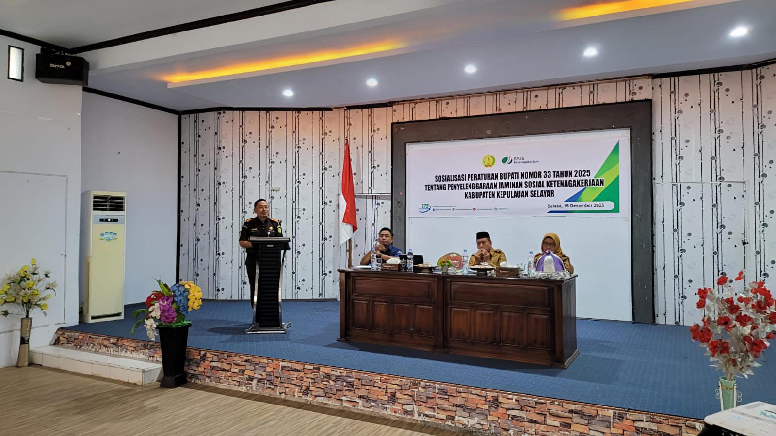 Kajari Kepulauan Selayar hadir dalam kegiatan sosialisasi Perbup Nomor 33 Tahun 2025 tentang Penyelenggaraan Jaminan Sosial Ketenagakerjaan