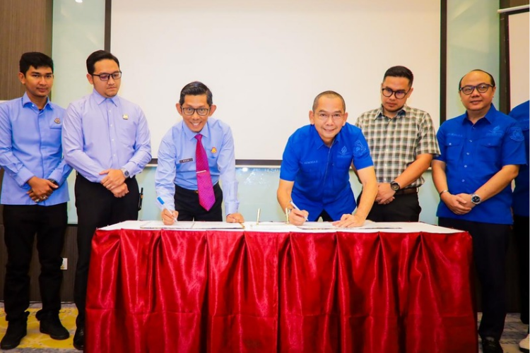 Melaksanakan Penandatanganan Perjanjian Kerja Sama antara Perusahaan Perseroan Daerah Pembangunan Investasi Tangerang Selatan dengan Kejaksaan Negeri Tangerang Selatan tentang Penanganan Permasalahan Hukum Bidang Perdata dan Tata Usaha Negara