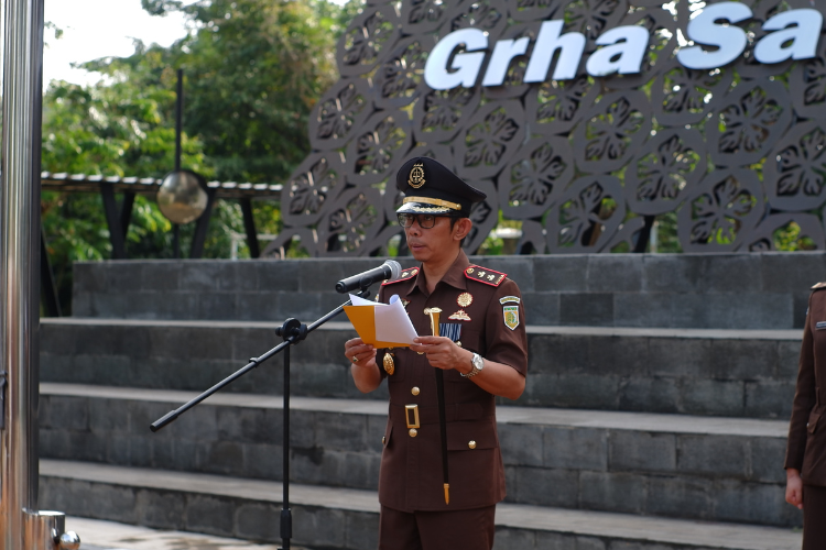 Upacara Peringatan Hari Ibu ke-97 dipimpin langsung oleh Kepala Kejaksaan Negeri Tangerang Selatan Apreza Darul Putra SH sebagai wujud penghormatan terhadap peran dan kontribusi perempuan dalam perjalanan bangsa