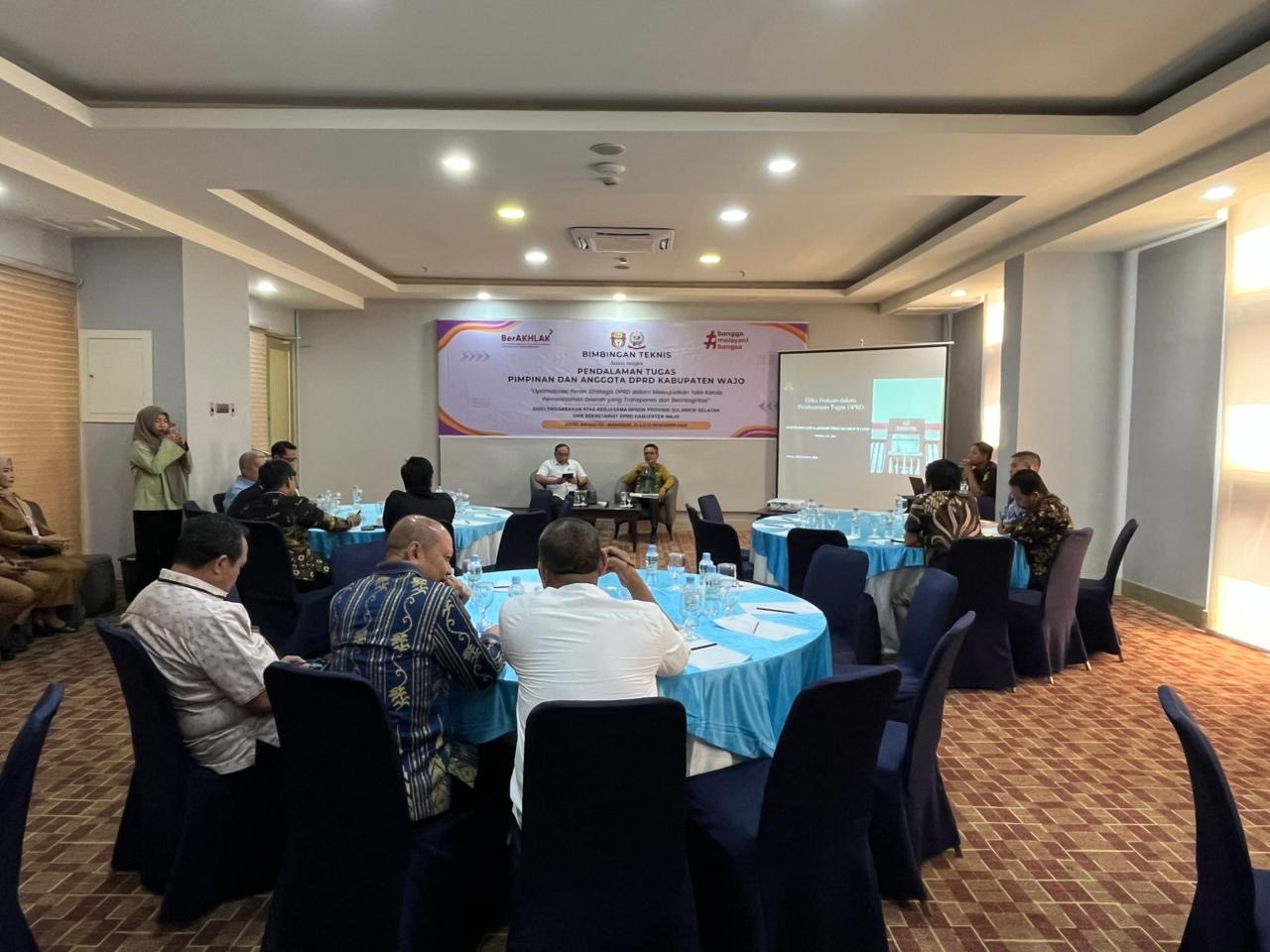 Asintel Kejati Sulsel Jadi Narasumber Bimtek Anggota DPRD Wajo Tegaskan Etika Hukum sebagai Perisai Kehormatan