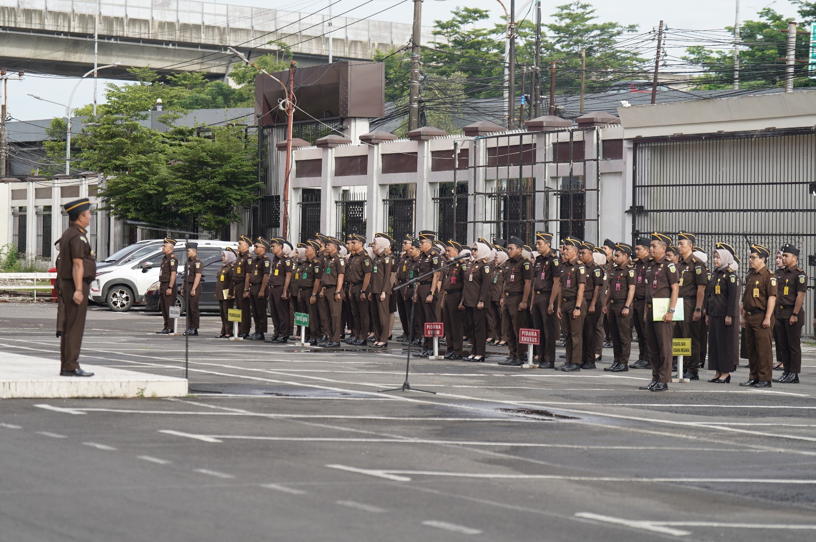 Aspidum Kejati Sulsel Pimpin Apel Pagi Tekankan Profesionalisme Penanganan Perkara dan Kedisiplinan Menyambut Tahun Baru