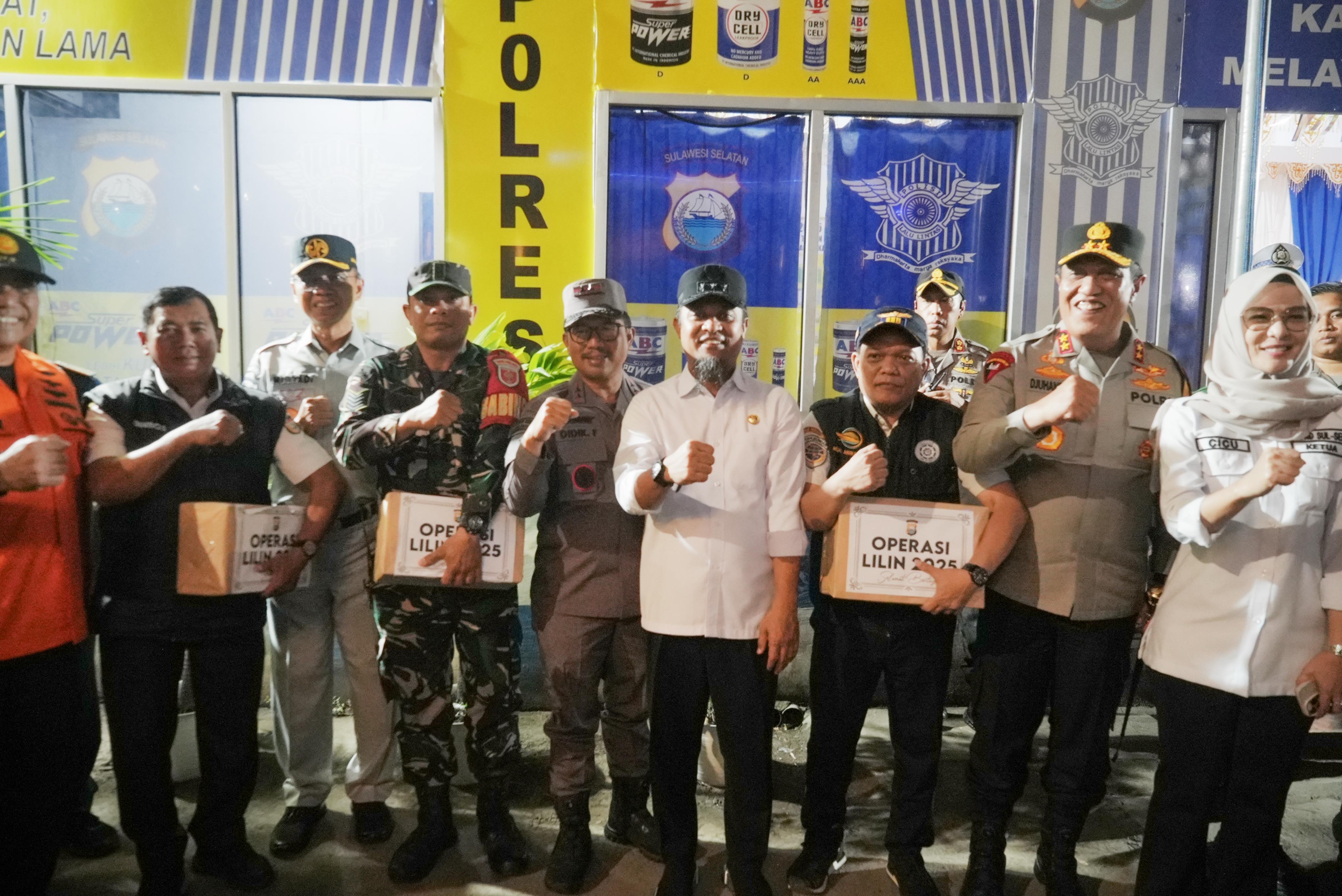 Kajati Sulsel Didik Farkhan Bersama Forkopimda Pantau Langsung Pos Operasi Lilin 2025 di Malam Pergantian Tahun