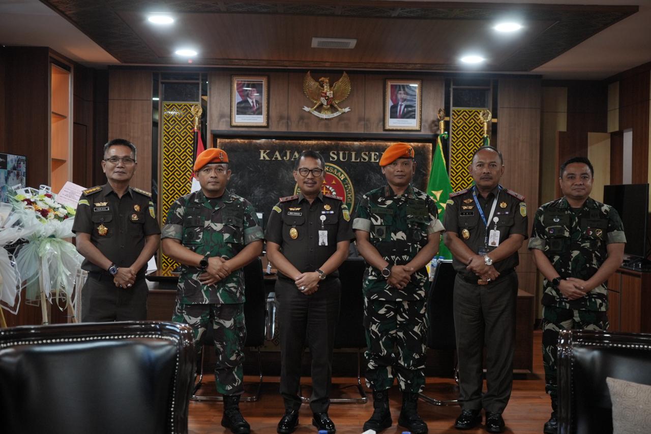 Perkuat Sinergitas Antarlembaga Kajati Sulsel Terima Kunjungan Silaturahmi Komandan Divisi Arhanud Pasgat