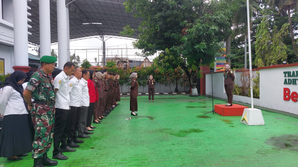 Kasubsi I Intelijen Kejari Kepulauan Selayar Pimpin Apel Pagi  Kejaksaan Negeri Kepulauan Selayar