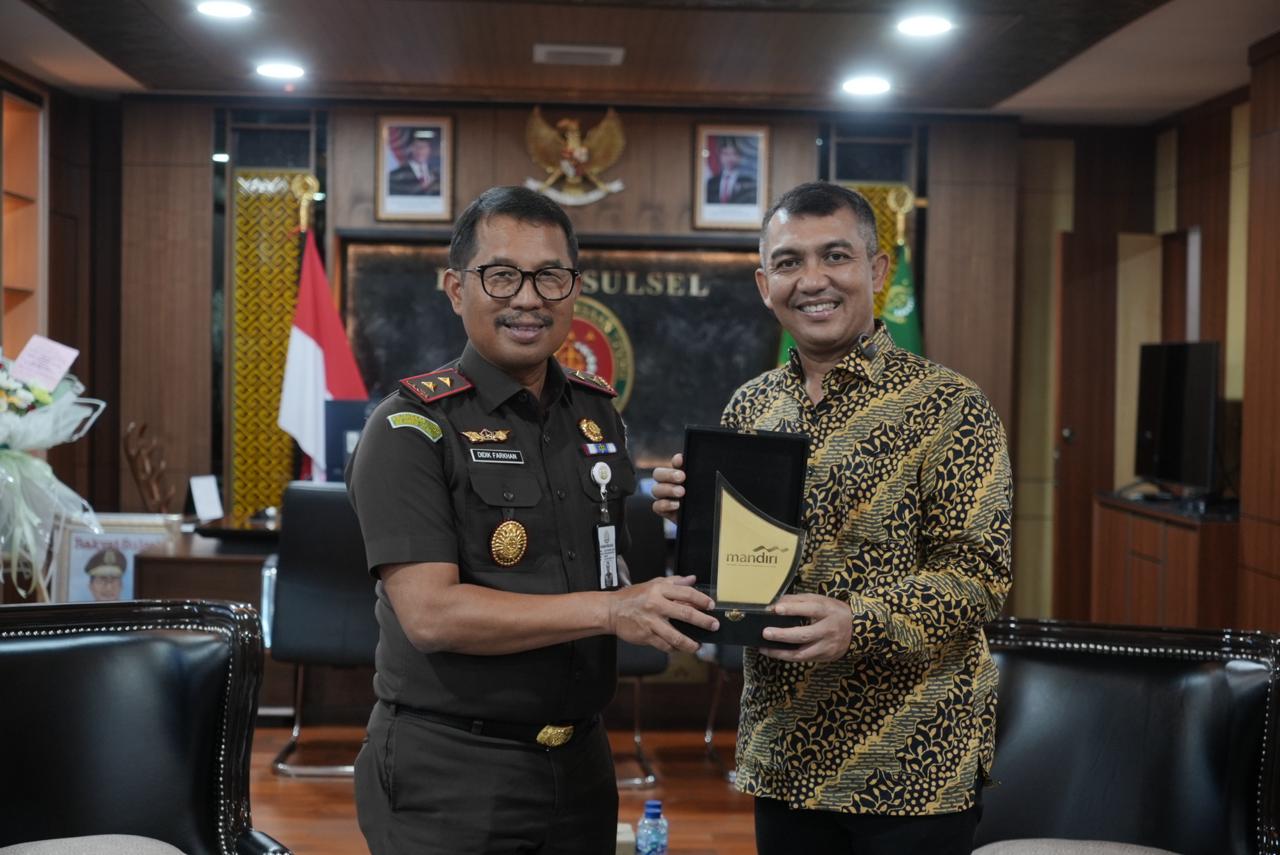 Perkuat Sinergi Kajati Sulsel Didik Farkhan Terima Kunjungan Silaturahmi Regional CEO Bank Mandiri Region X Sulawesi dan Maluku