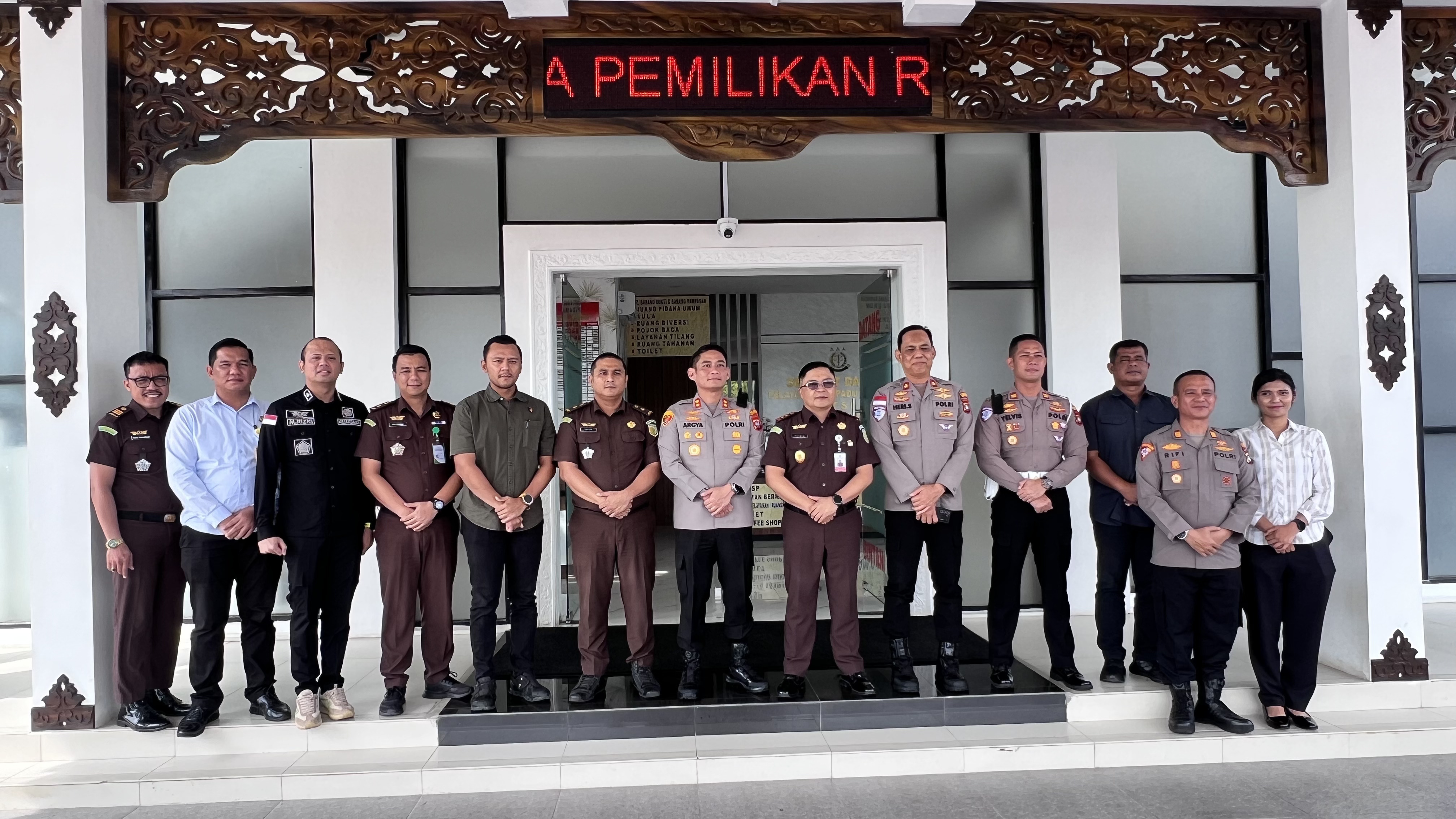 SINERGITAS PENEGAK HUKUM KEJARI BINTAN TERIMA KUNJUNGAN SILATURAHMI KAPOLRES BINTAN