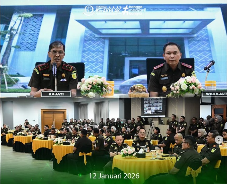 Kajati Jabar memberikan pengarahan kepada seluruh pegawai di lingkungan Kejaksaan Tinggi Jawa Barat