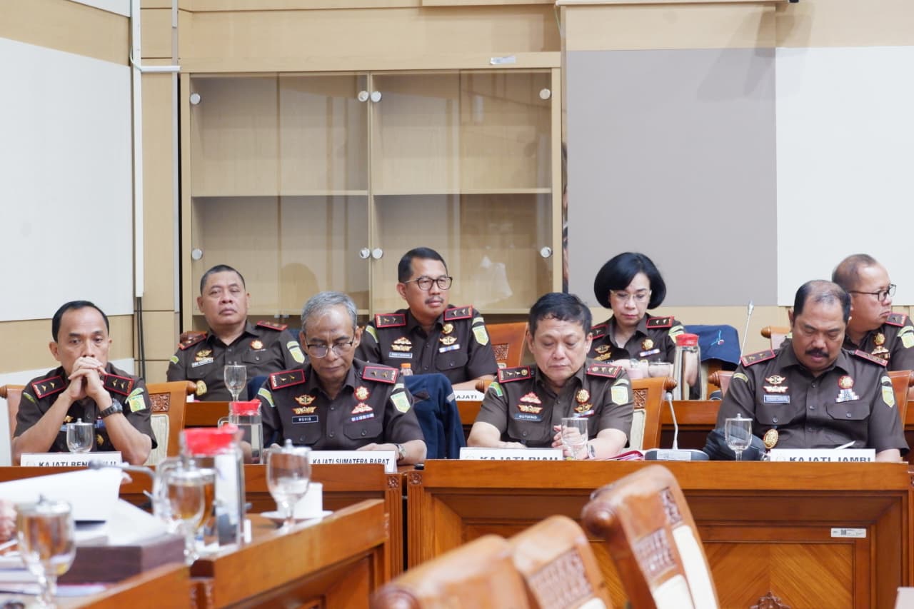 Kajati Sulsel Dr Didik Farkhan Hadiri Raker Kejaksaan RI dengan Komisi III DPR RI Momentum Penguatan Penegakan Hukum Berkeadilan