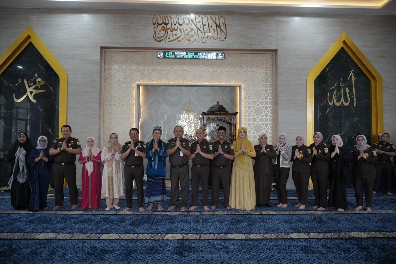 Peringati Isra Mi’raj 1447 H Pegawai Kejati Sulsel Diajak Jadikan Shalat sebagai Benteng Integritas