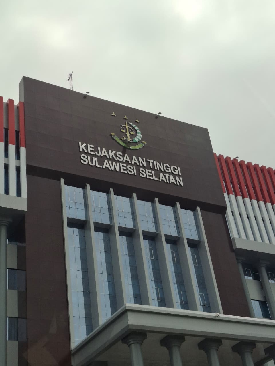 Penyidik pidsus Kejati Sulsel Sita Uang Satu Miliar Dua Ratus Lima Puluh Juta Rupiah Terkait Kasus dugaan Korupsi Pengadaan Bibit Nanas Tahun 2024