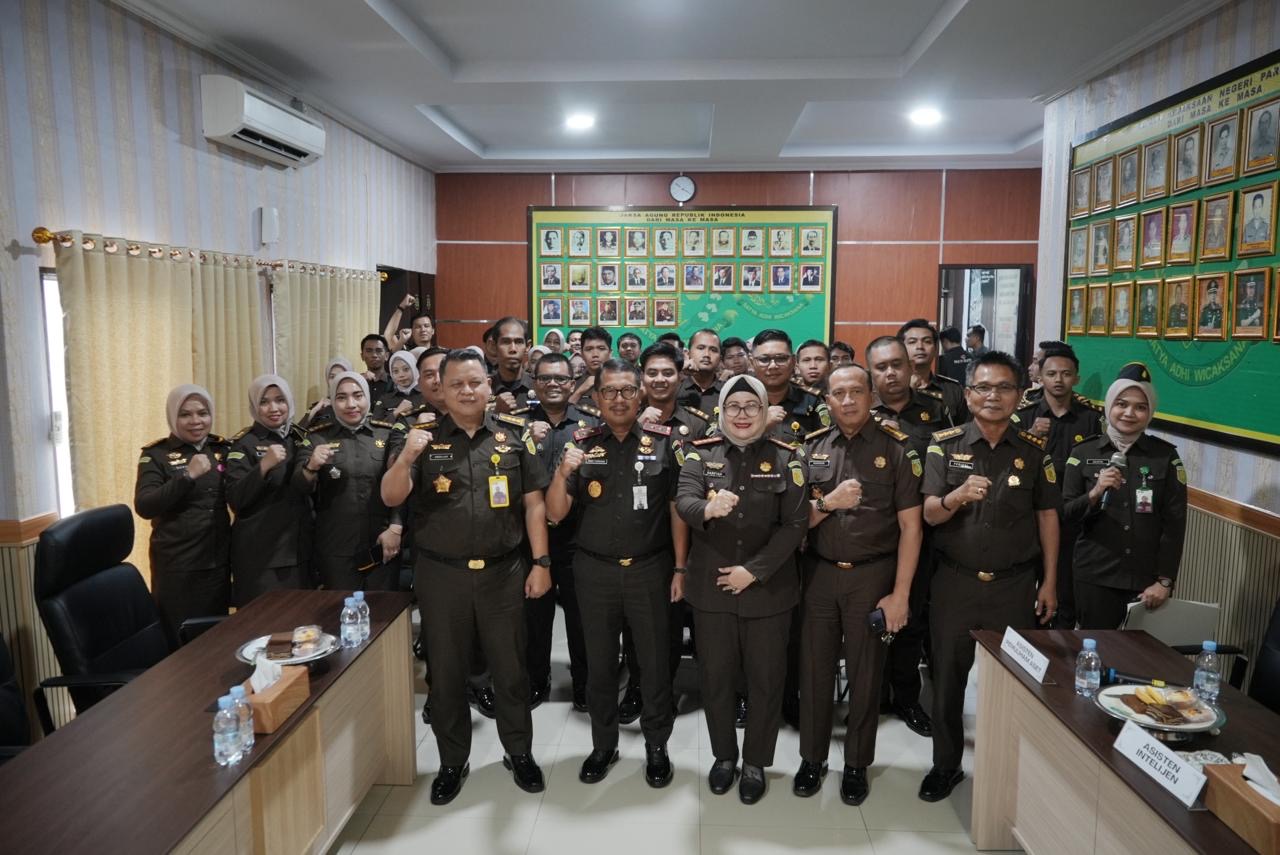 Kunjungi Kejari Parepare Kajati Sulsel Didik Farkhan Tekankan Profesionalisme dan Integritas di Era Transparansi