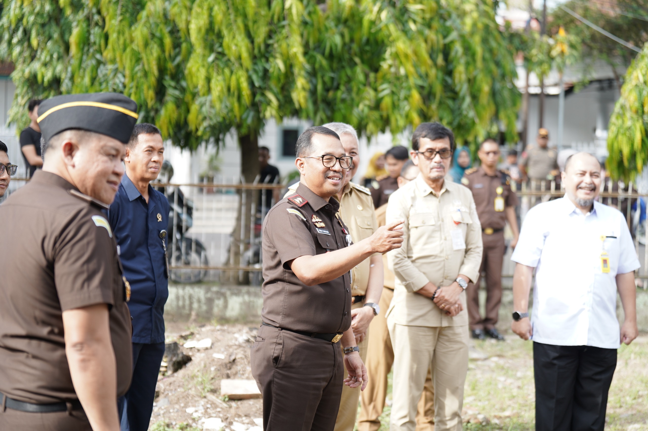 Wujudkan Program Zero Indekos Kajati Sulsel Tinjau Lahan Pembangunan Mess Pegawai Kejari Pinrang