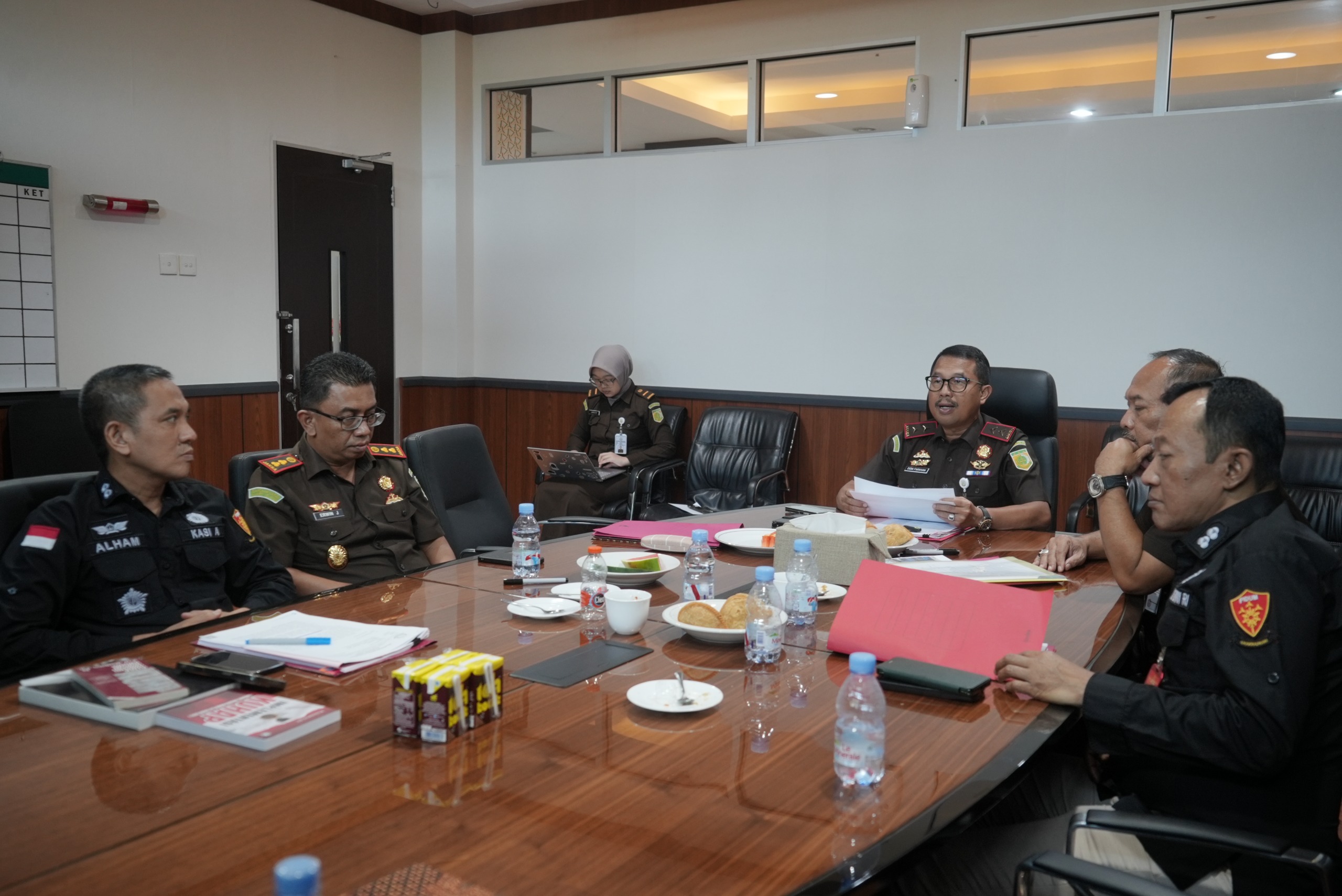 Iba Karena Tersangka Tulang Punggung Keluarga Korban Pencurian di Luwu Utara Sepakat Damai Melalui Restorative Justice