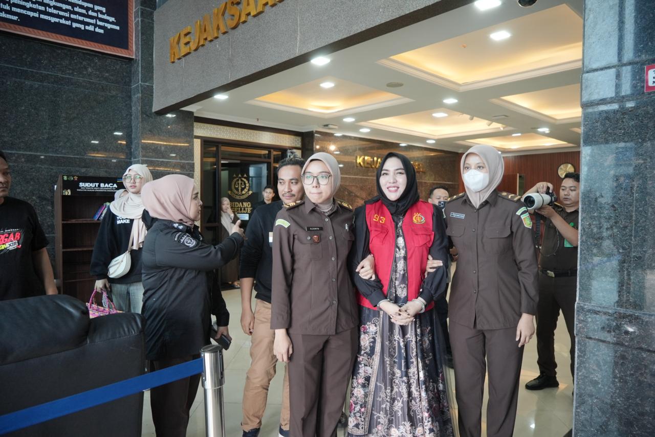 Kejati Sulsel Eksekusi Mira Hayati Terpidana Kasus Kosmetik Ilegal