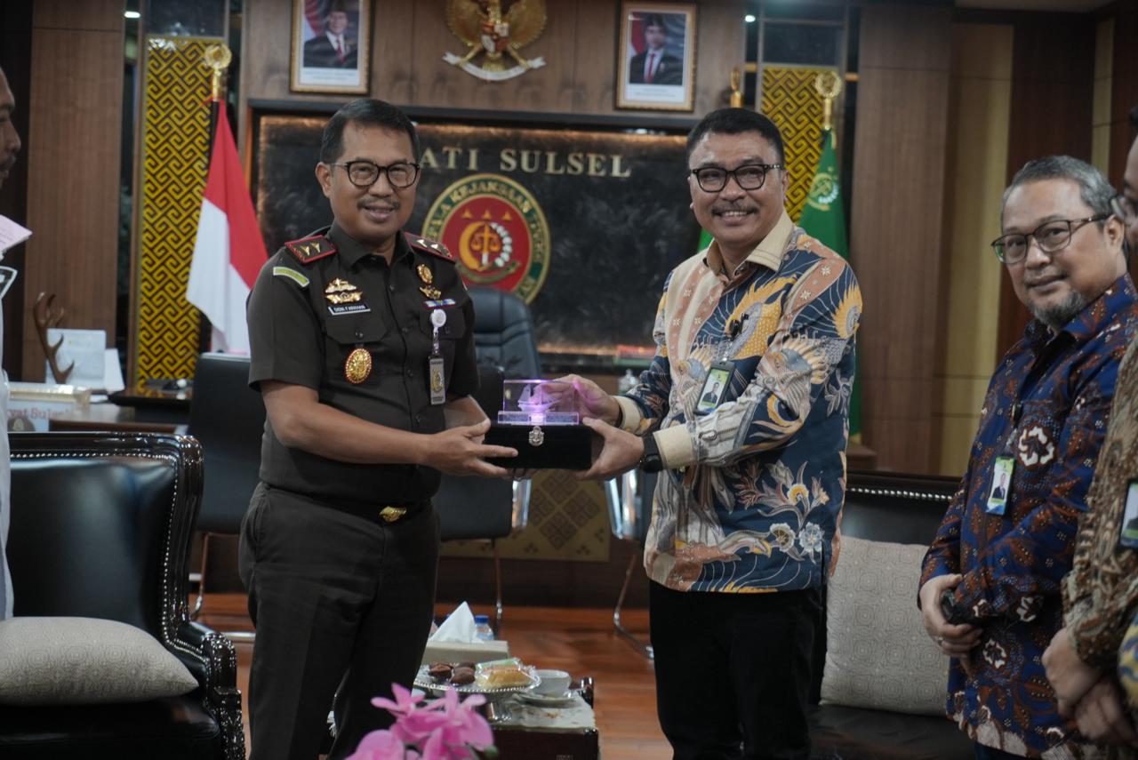 Perkuat Sinergi Hukum dan Pengawalan BUMD Kajati Sulsel Terima Kunjungan Direksi Bank Sulselbar