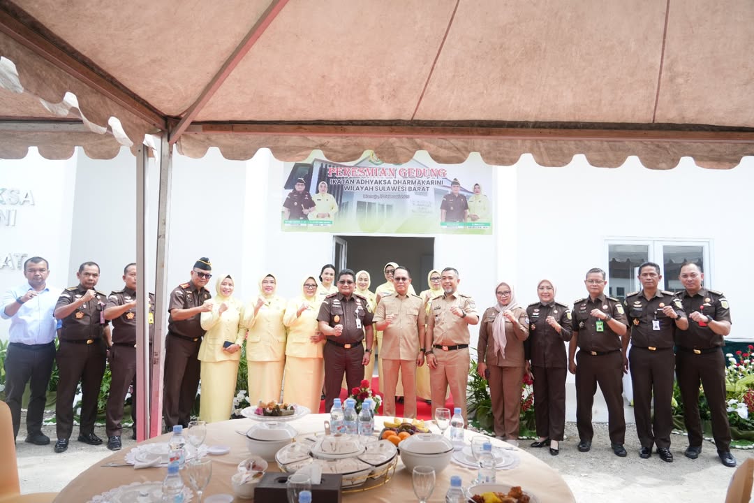 Peresmian Gedung Ikatan Adhyaksa Dharmakarini IAD) Wilayah Kejaksaan Tnggi Sulawesi Barat