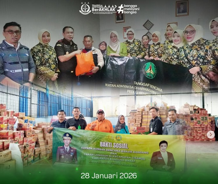 Kejati Jabar bersama IAD Wilayah Jabar Salurkan Bakti Sosial Kepada Korban Bencana Banjir Bandang dan Tanah Longsor di Kecamatan Cisarua Kabupaten Bandung Barat