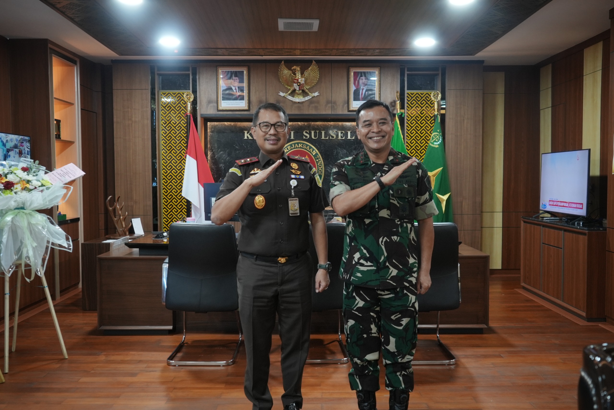 Tingkatkan Koordinasi Kajati Sulsel Terima Kunjungan Silaturahmi Pangkodau II Fokus Pengamanan Aset TNI AU