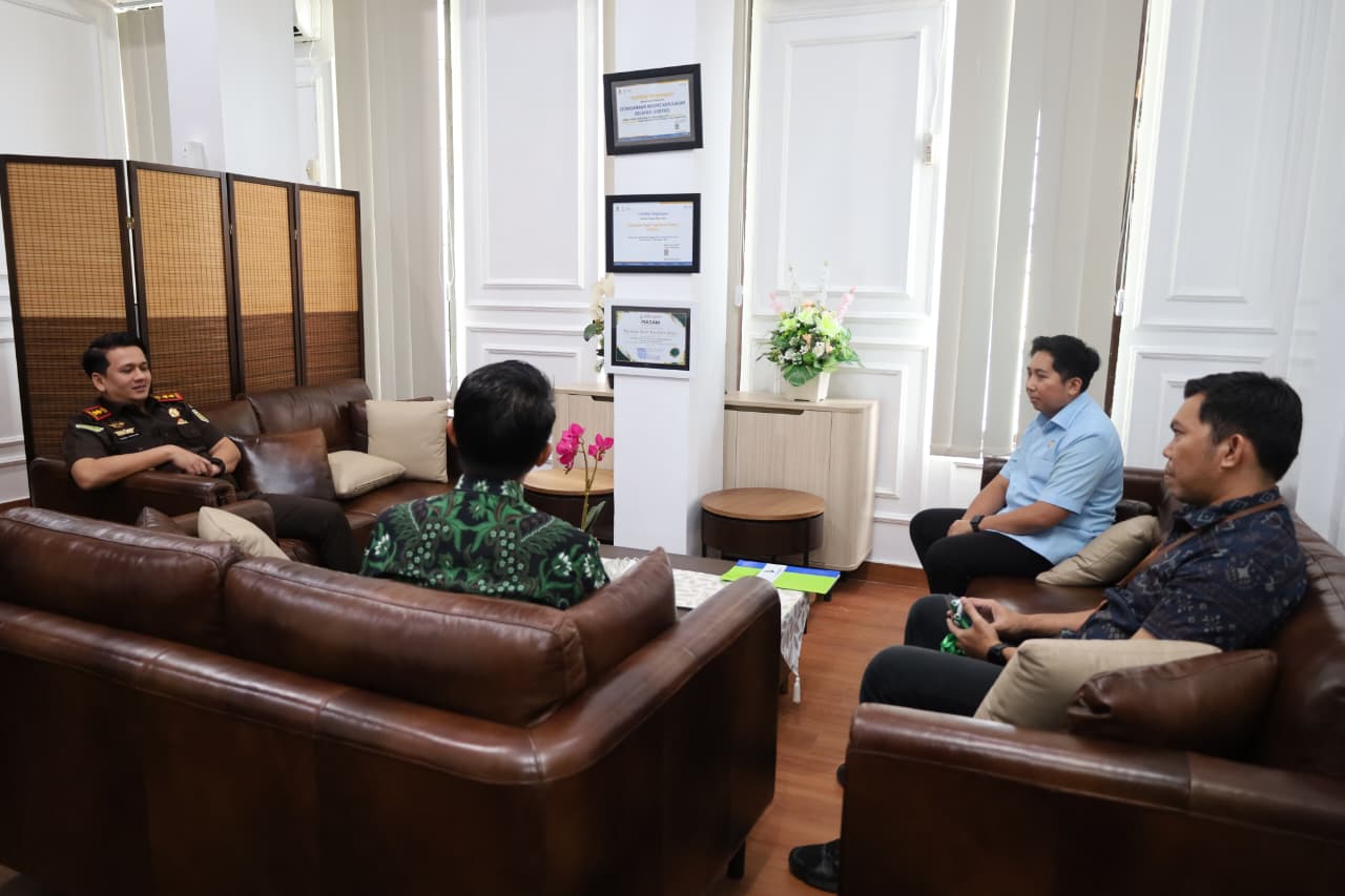 Kepala Kejaksaan Negeri Kepulauan Selayar Menerima Kunjungan Silaturahmi  Dari Pimpinan Cabang Bank Sulselbar Kepulauan Selayar