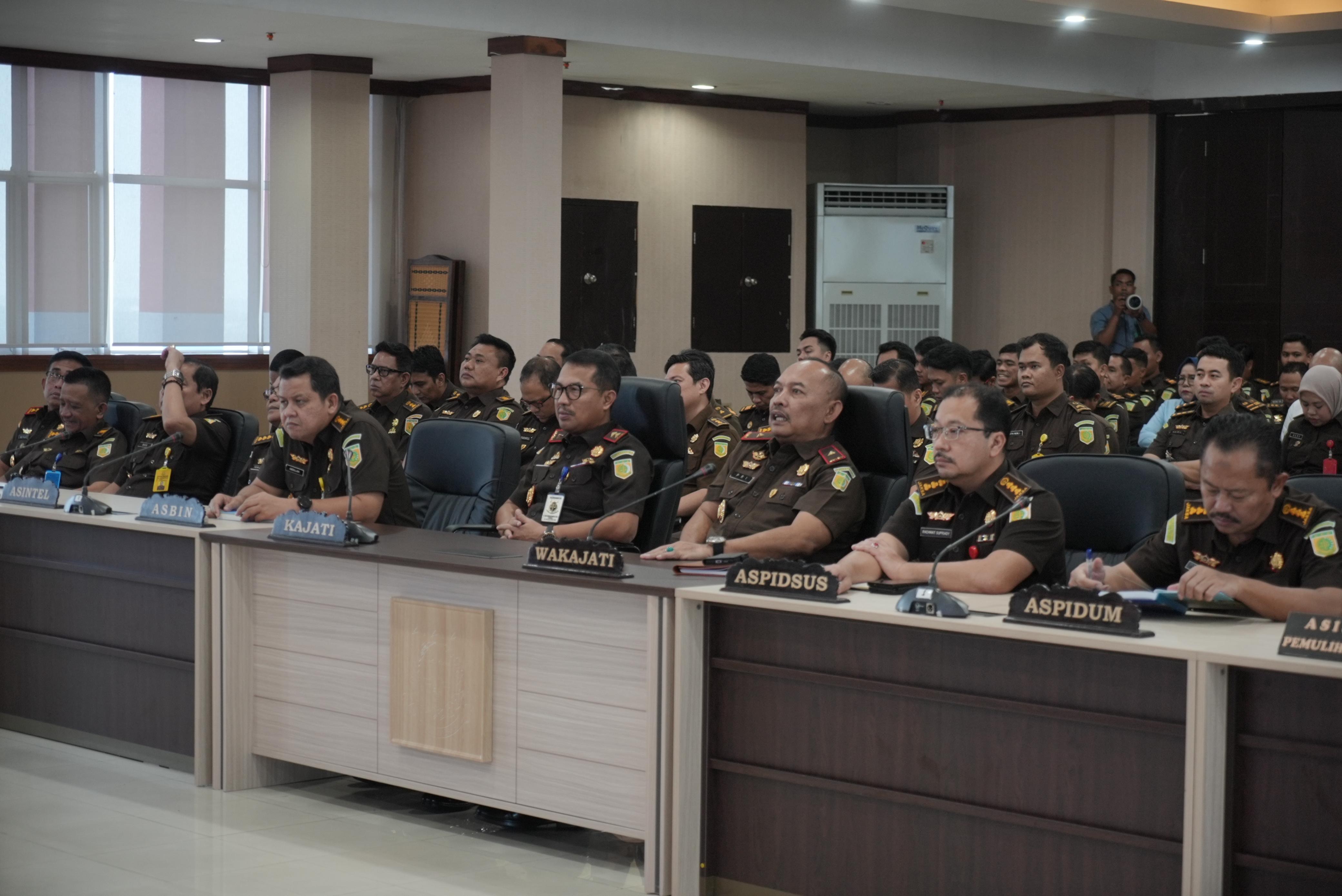 Kajati Sulsel Beri Arahan Jelang Libur Panjang Larang Flexing Perketat Keamanan Kantor hingga Evaluasi Kinerja Pidsus