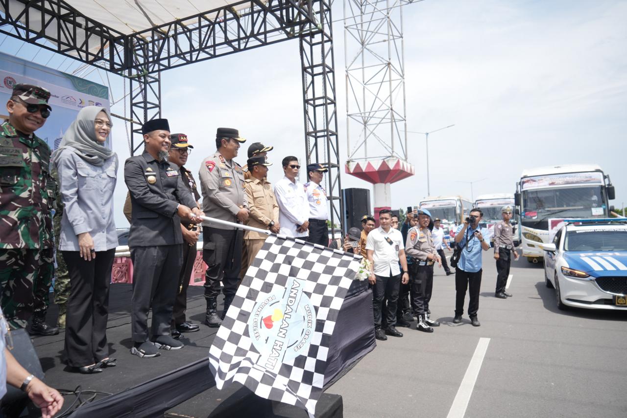 Wujudkan Mudik Aman Kajati Sulsel dan Forkopimda Lepas Keberangkatan Bus Mudik Gratis 1447 H