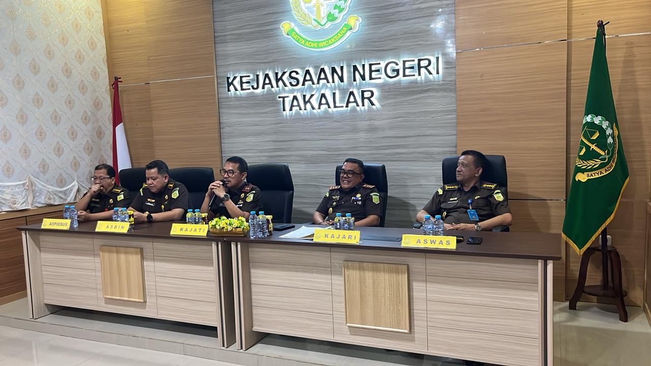 Hari Pertama Kerja Pasca Lebaran Kajati Sulsel Sidak Kejari Gowa dan Takalar Tegaskan Tidak Ada Toleransi Tambah Libur