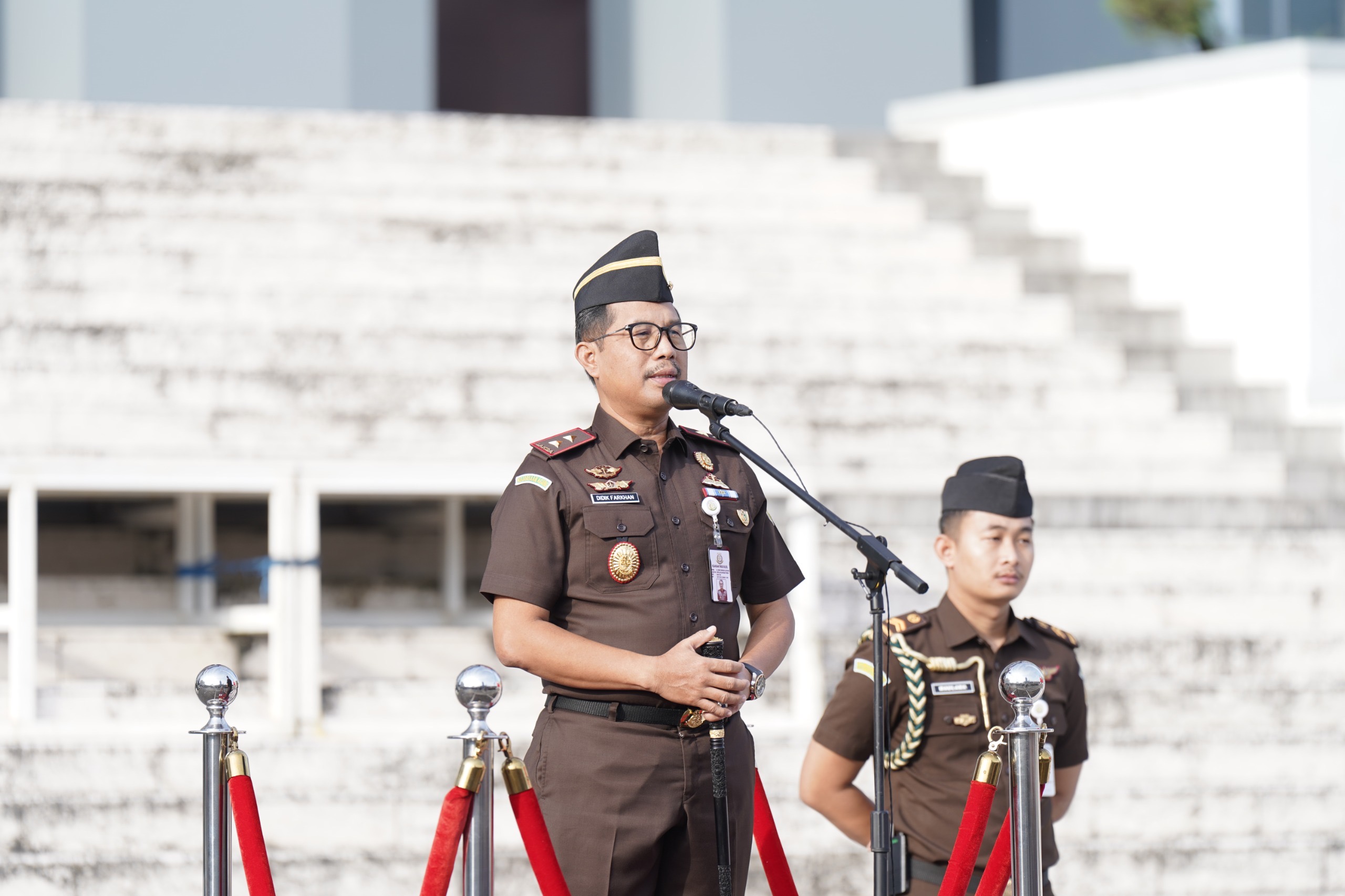 Pimpin Apel Pagi Pasca Lebaran Kajati Sulsel Tekankan Efisiensi Energi dan Peningkatan Kinerja