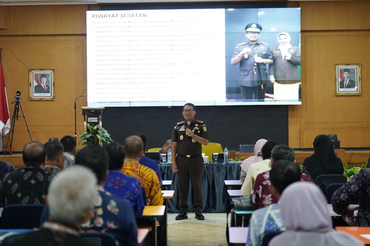 Kajati Sulsel Beri Ceramah di PKN Tingkat II LAN Tekankan Pentingnya Integritas dan Sistem Birokrasi yang Kuat