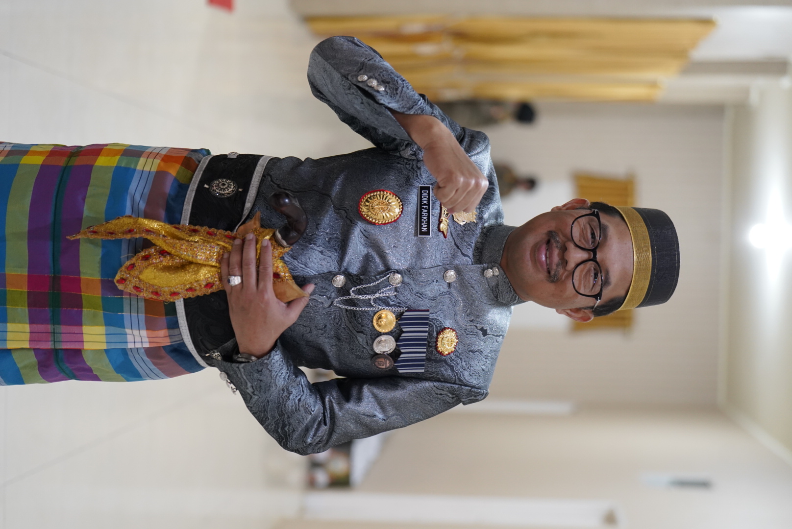 Diakui Sebagai Pemimpin Teguh dan Jujur Kajati Sulsel Didik Farkhan Terima Gelar Kehormatan Adat BugisLa Mappapole Daeng Pawinru