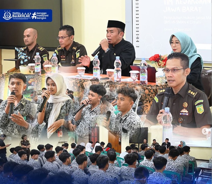 Bangun Generasi Muda Taat Hukum Jaksa Masuk Sekolah Kejaksaan Tinggi Jawa Barat di SMAN 4 Cimahi
