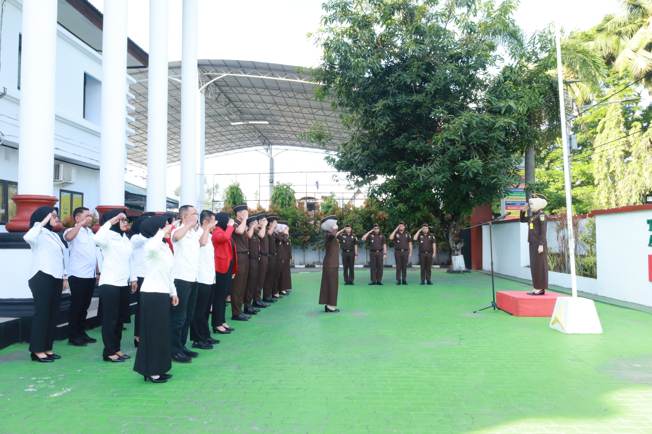 APEL PAGI KEJAKSAAN NEGERI KEPULAUAN SELAYAR AWALI PEKAN DENGAN KEDISIPLINAN